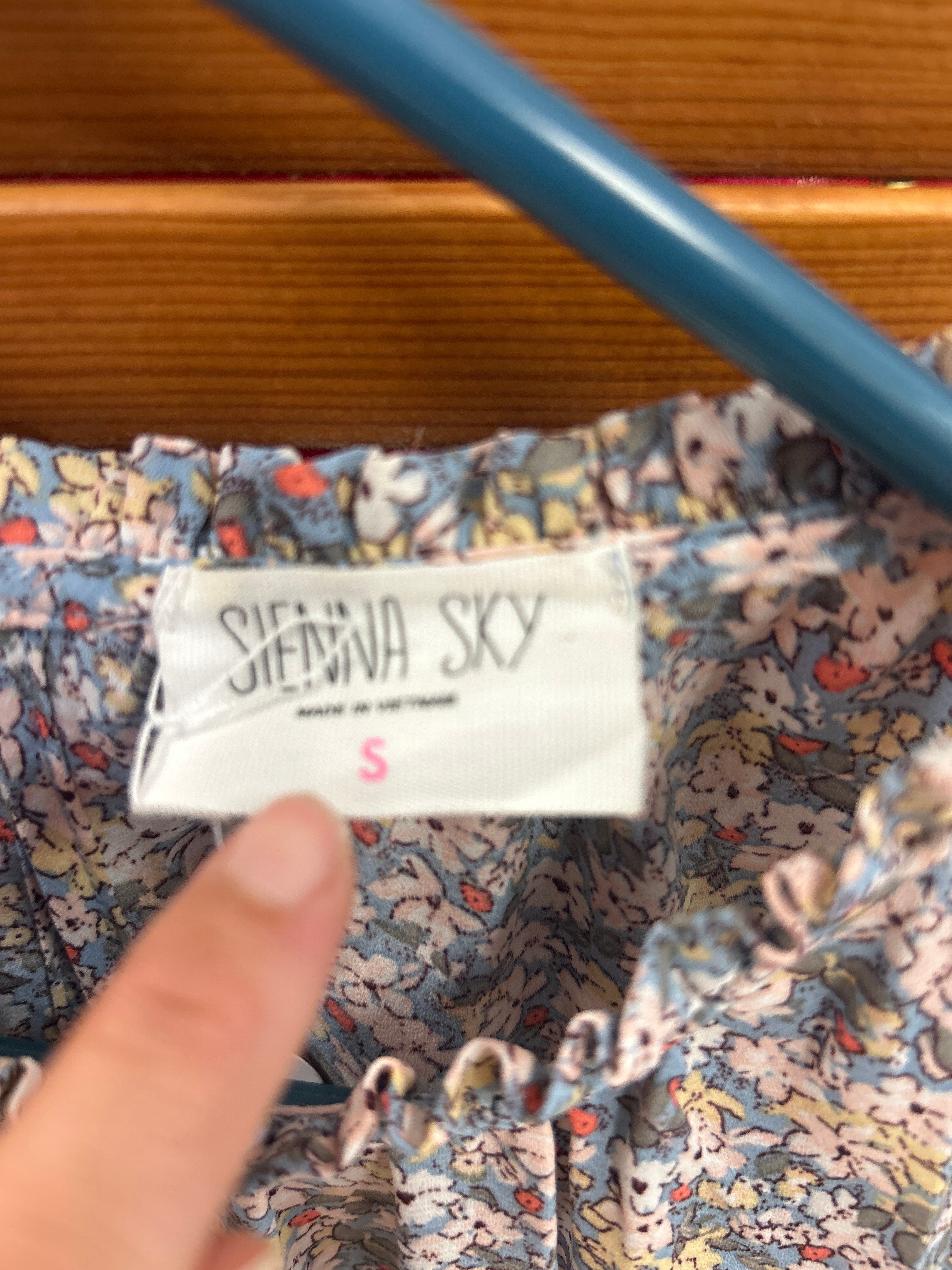 Sienna Sky multicolored floral sleeveless blouse Small