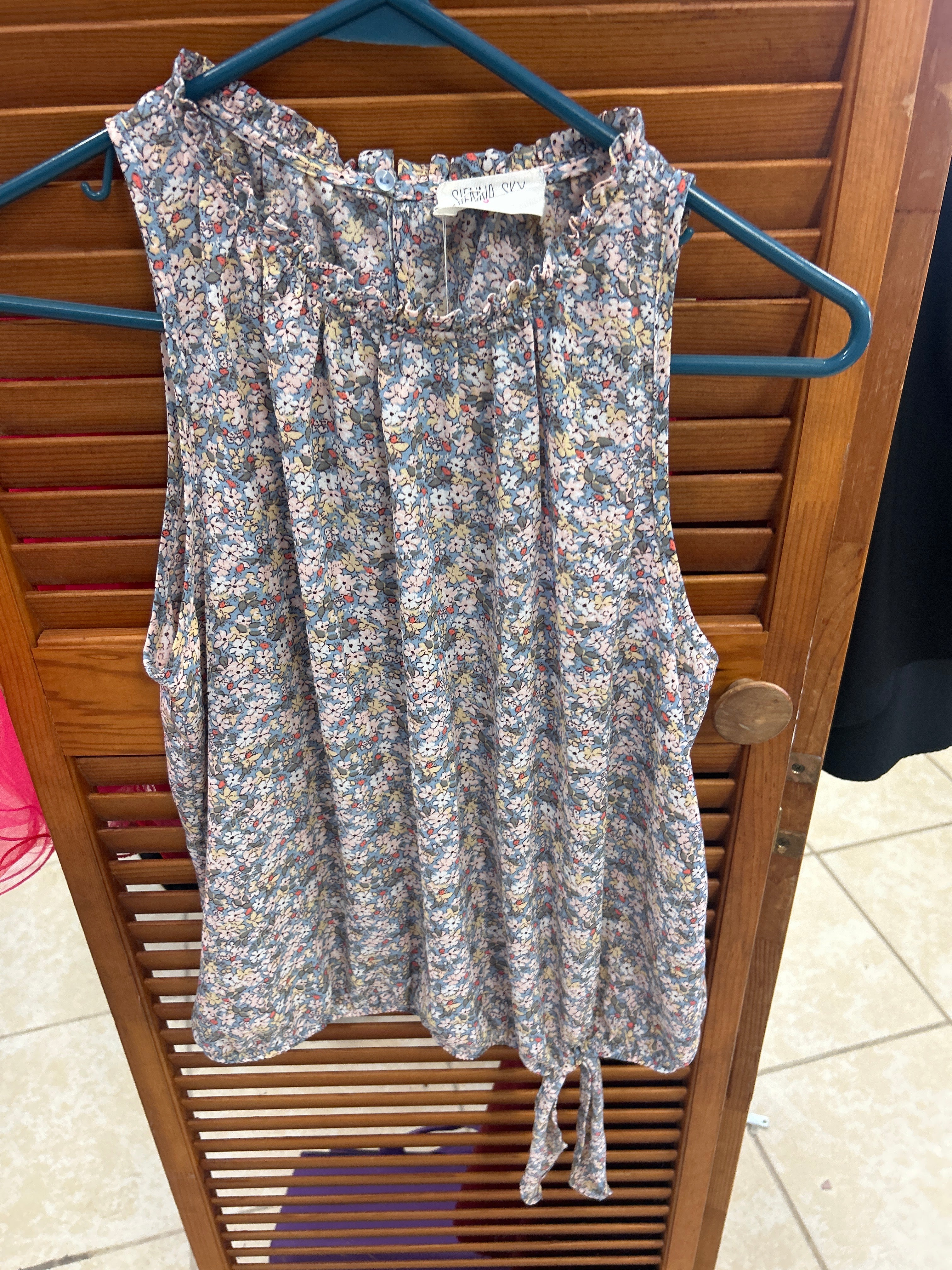 Sienna Sky multicolored floral sleeveless blouse Small