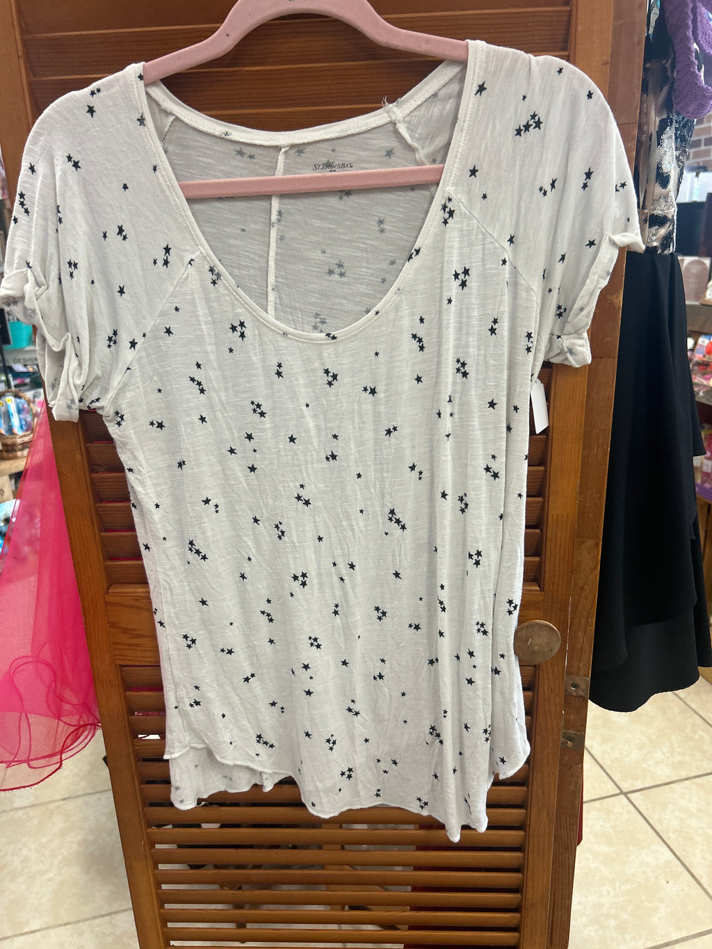 St. John’s Bay Tee MEDIUM