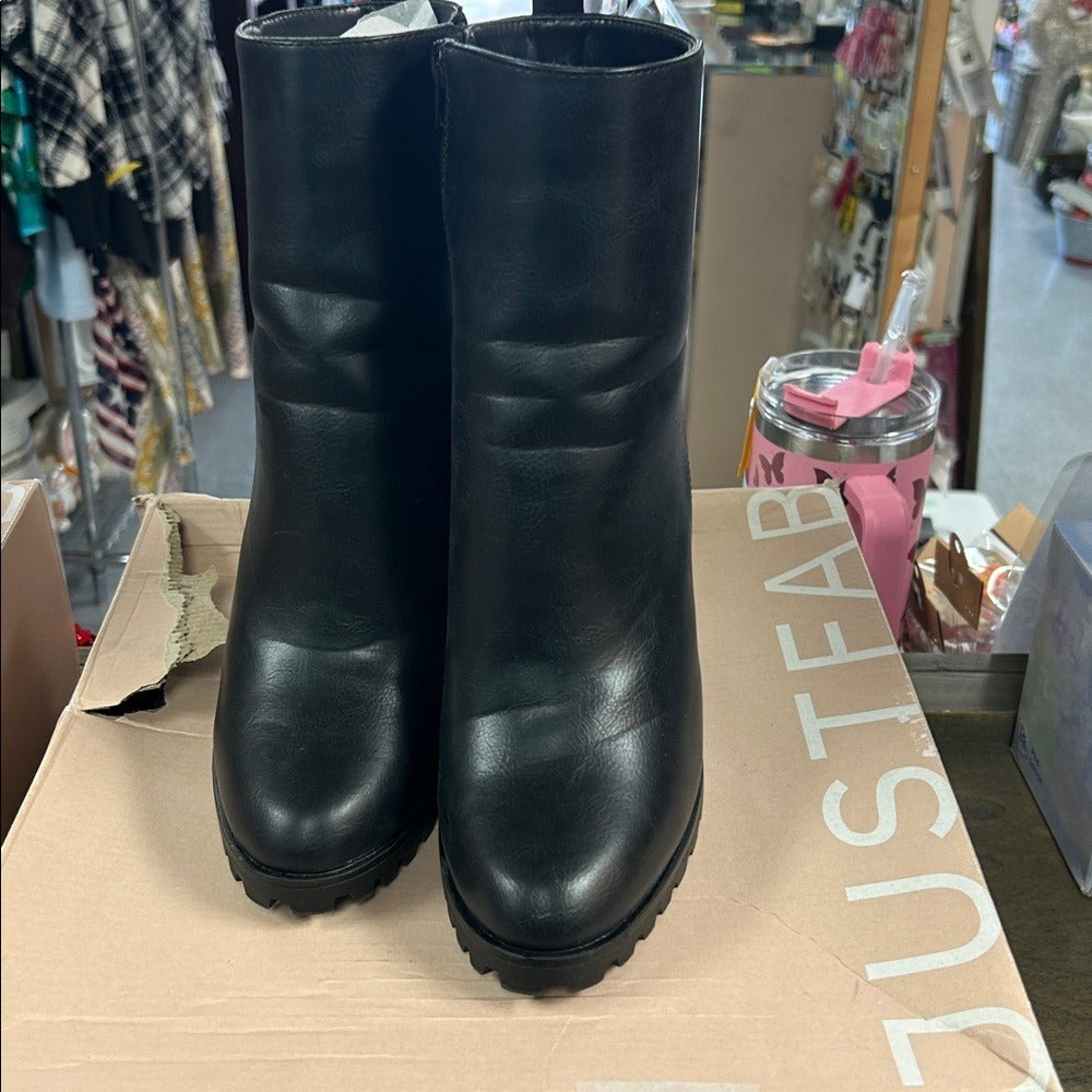 Faux leather ankle boots, JustFab
Serena Block Heeled Bootie size 10 new